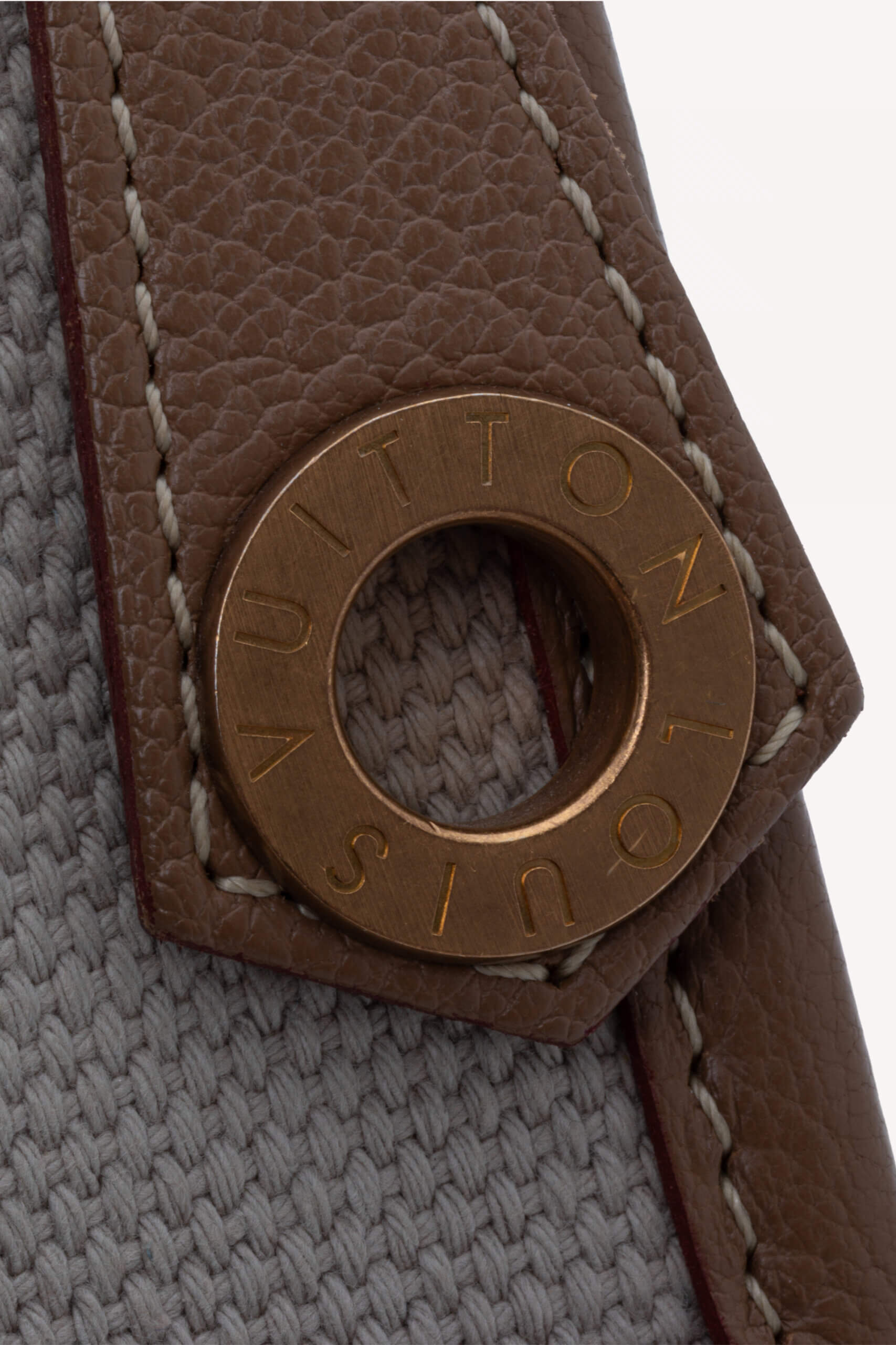 <span style="font-size: 10px; color: rgb(101, 101, 101);letter-spacing: .15em;">BEST DEAL </span><br><strong> LOUIS VUITTON </strong><br><div style="margin-top:10px; font-size:16px;"> Toile Trianon Sac Neverfull Weekender 30 Beige </div><br> - Image 14