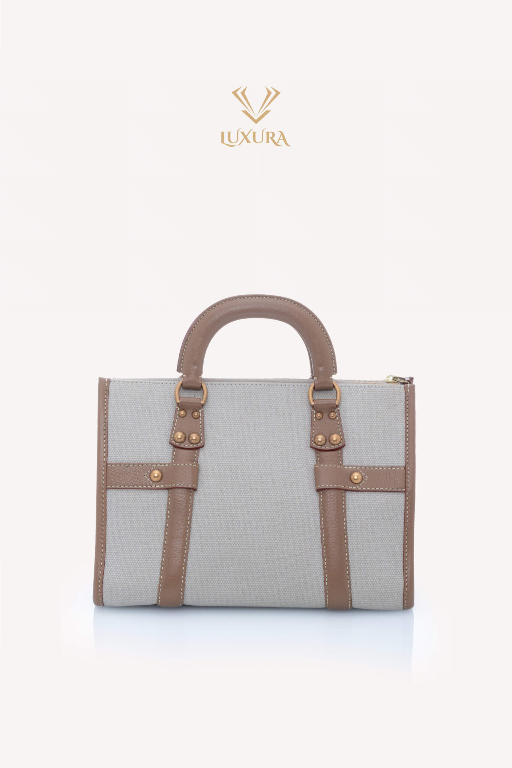 <span style="font-size: 10px; color: rgb(101, 101, 101);letter-spacing: .15em;">BEST DEAL </span><br><strong> LOUIS VUITTON </strong><br><div style="margin-top:10px; font-size:16px;"> Toile Trianon Sac Neverfull Weekender 30 Beige </div><br> - Image 2