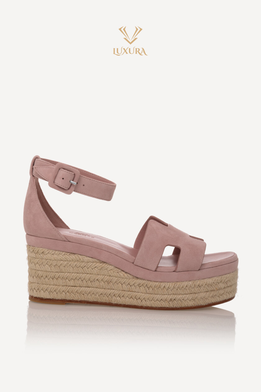 <span style="font-size: 10px; color: rgb(101, 101, 101);letter-spacing: .15em;">HARD TO FIND</span><br><strong> HERMES </strong><br><div style="margin-top:10px; font-size:16px;">Elda Espadrille Rose Aquarelle 38</div><br>