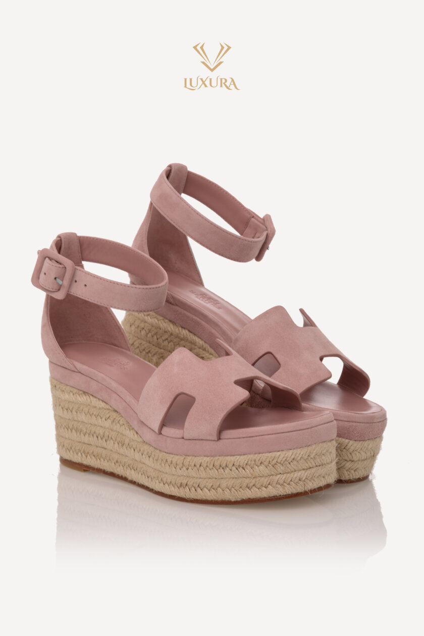 <span style="font-size: 10px; color: rgb(101, 101, 101);letter-spacing: .15em;">HARD TO FIND</span><br><strong> HERMES </strong><br><div style="margin-top:10px; font-size:16px;">Elda Espadrille Rose Aquarelle 38</div><br> - Image 3