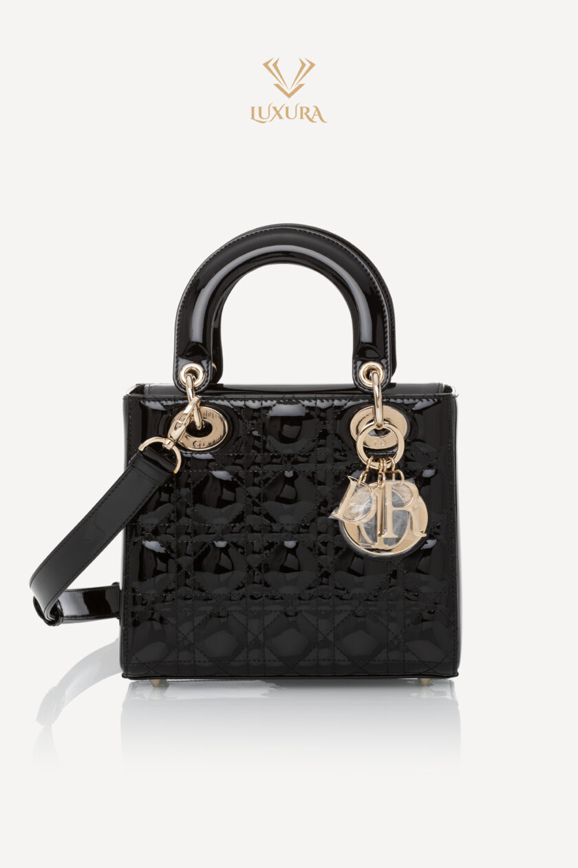 <span style="font-size: 10px; color: rgb(101, 101, 101);letter-spacing: .15em;">HARD TO FIND</span><br><strong> DIOR </strong><br><div style="margin-top:10px; font-size:16px;">Medium Lady Dior Bag Black Patent Cannage Calfskin </div><br>