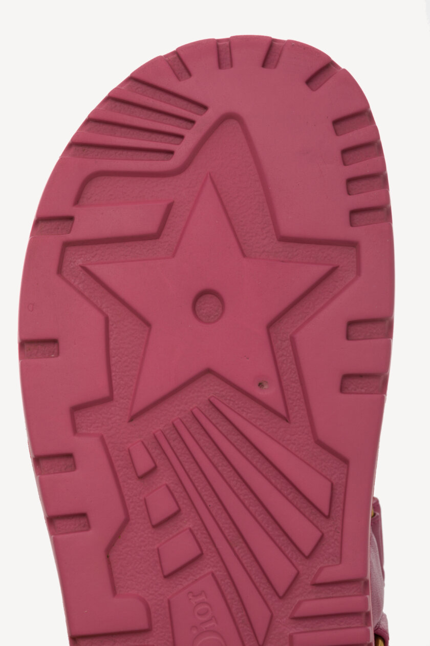 <span style="font-size: 10px; color: rgb(101, 101, 101);letter-spacing: .15em;">BEST DEAL</span><br><strong> DIOR </strong><br><div style="margin-top:10px; font-size:16px;">Dioract Sandal Pink Lambskin 38</div><br> - Image 14
