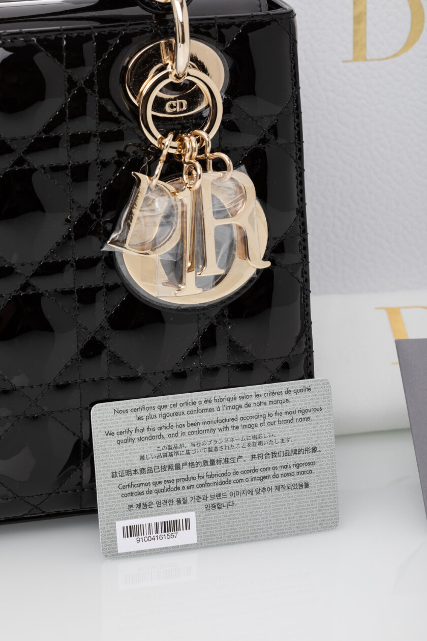 <span style="font-size: 10px; color: rgb(101, 101, 101);letter-spacing: .15em;">HARD TO FIND</span><br><strong> DIOR </strong><br><div style="margin-top:10px; font-size:16px;">Medium Lady Dior Bag Black Patent Cannage Calfskin </div><br> - Image 19