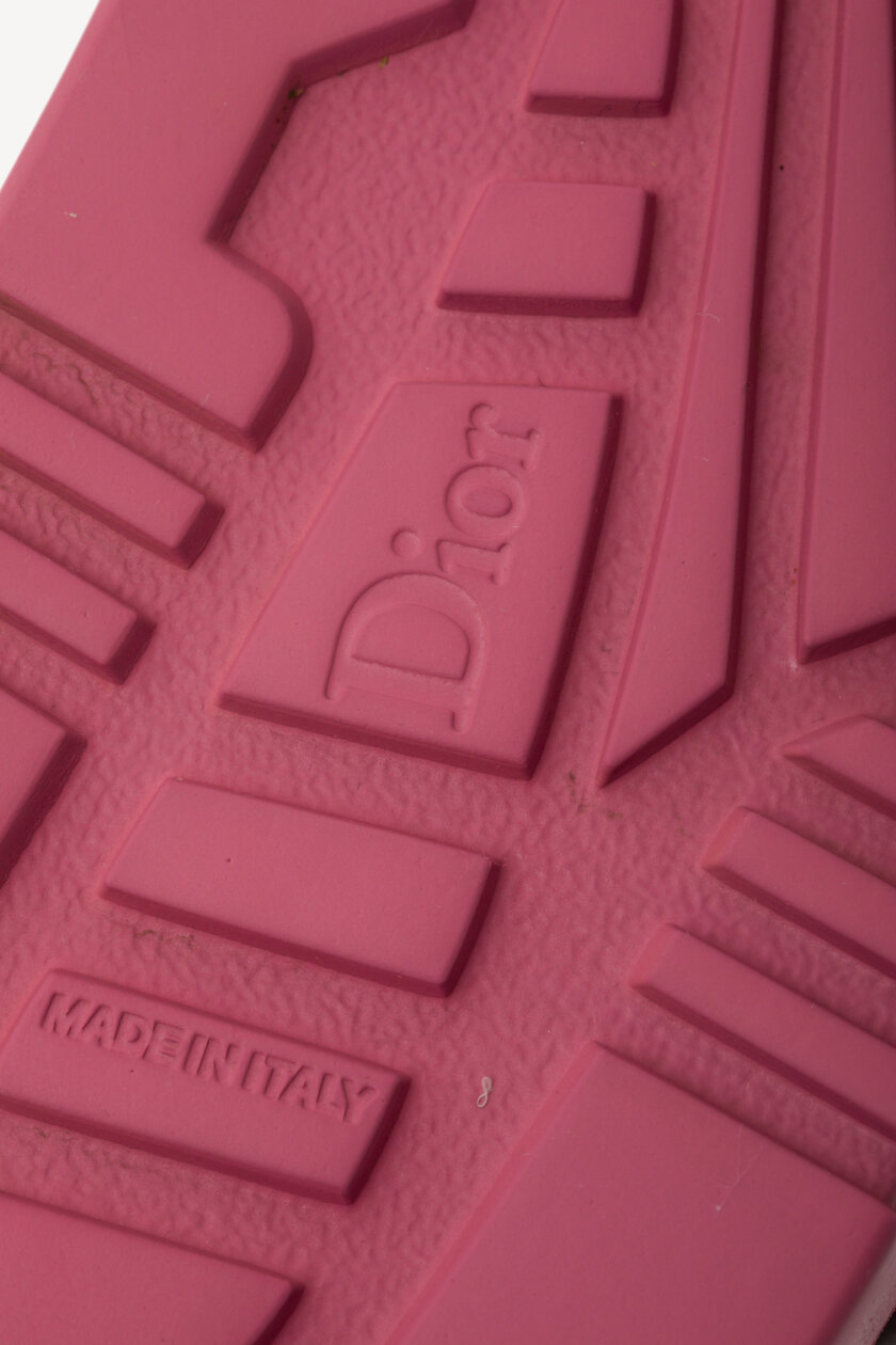 <span style="font-size: 10px; color: rgb(101, 101, 101);letter-spacing: .15em;">BEST DEAL</span><br><strong> DIOR </strong><br><div style="margin-top:10px; font-size:16px;">Dioract Sandal Pink Lambskin 38</div><br> - Image 13