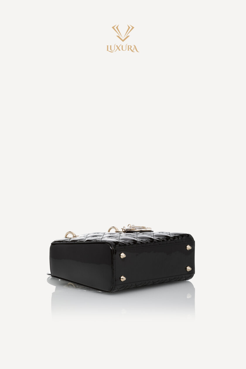<span style="font-size: 10px; color: rgb(101, 101, 101);letter-spacing: .15em;">HARD TO FIND</span><br><strong> DIOR </strong><br><div style="margin-top:10px; font-size:16px;">Medium Lady Dior Bag Black Patent Cannage Calfskin </div><br> - Image 21