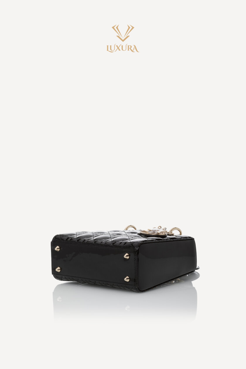 <span style="font-size: 10px; color: rgb(101, 101, 101);letter-spacing: .15em;">HARD TO FIND</span><br><strong> DIOR </strong><br><div style="margin-top:10px; font-size:16px;">Medium Lady Dior Bag Black Patent Cannage Calfskin </div><br> - Image 23