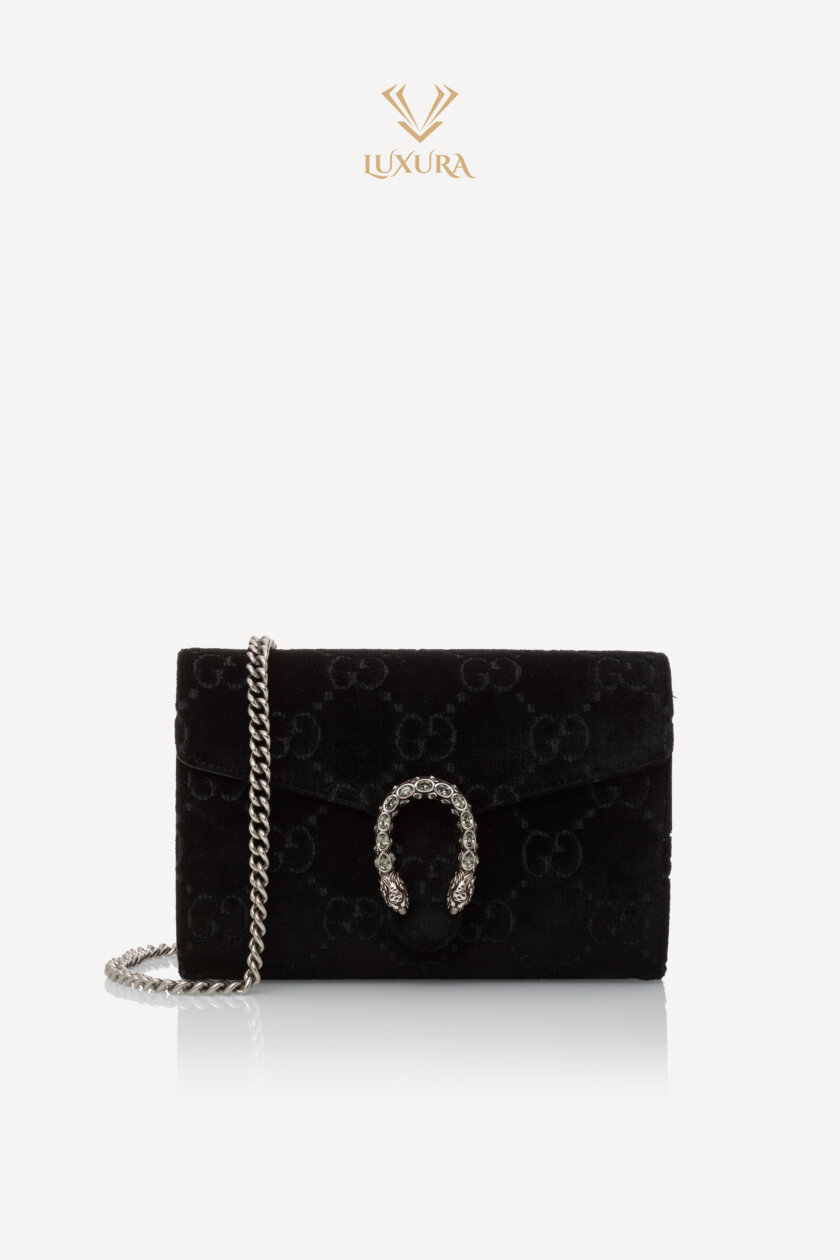 <span style="font-size: 10px; color: rgb(101, 101, 101);letter-spacing: .15em;">HARD TO FIND</span><br><strong> GUCCI </strong><br><div style="margin-top:10px; font-size:16px;">Velvet GG Monogram Mini Dionysus Chain Wallet Black</div><br>