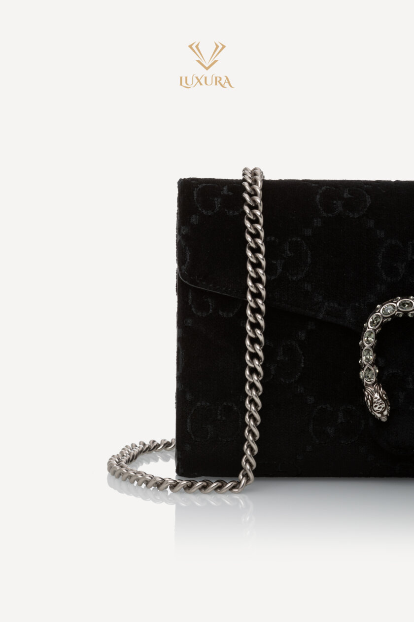 <span style="font-size: 10px; color: rgb(101, 101, 101);letter-spacing: .15em;">HARD TO FIND</span><br><strong> GUCCI </strong><br><div style="margin-top:10px; font-size:16px;">Velvet GG Monogram Mini Dionysus Chain Wallet Black</div><br> - Image 10