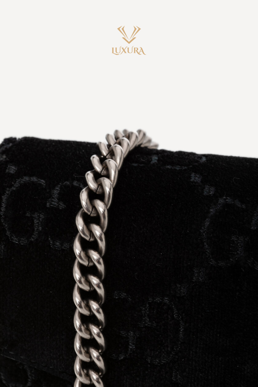 <span style="font-size: 10px; color: rgb(101, 101, 101);letter-spacing: .15em;">HARD TO FIND</span><br><strong> GUCCI </strong><br><div style="margin-top:10px; font-size:16px;">Velvet GG Monogram Mini Dionysus Chain Wallet Black</div><br> - Image 15