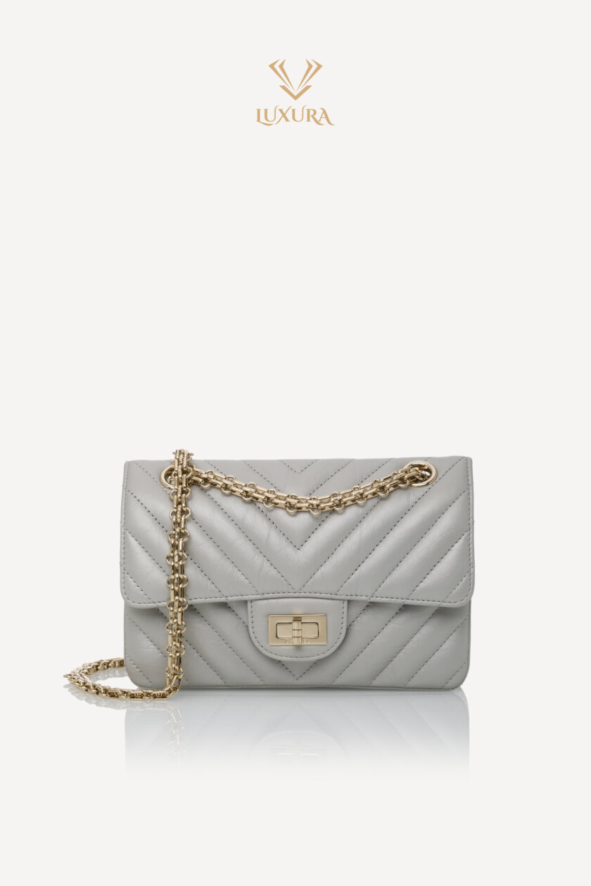 <span style="font-size: 10px; color: rgb(101, 101, 101);letter-spacing: .15em;">HARD TO FIND</span><br><strong> CHANEL </strong><br><div style="margin-top:10px;font-size:16px;">2.55 Mini Bag Aged leather gold effect metal Gray</div><br>