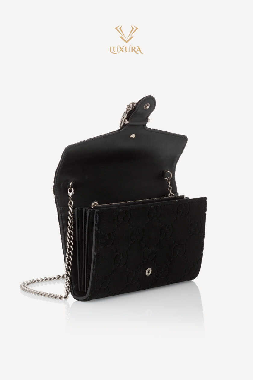 <span style="font-size: 10px; color: rgb(101, 101, 101);letter-spacing: .15em;">HARD TO FIND</span><br><strong> GUCCI </strong><br><div style="margin-top:10px; font-size:16px;">Velvet GG Monogram Mini Dionysus Chain Wallet Black</div><br> - Image 9