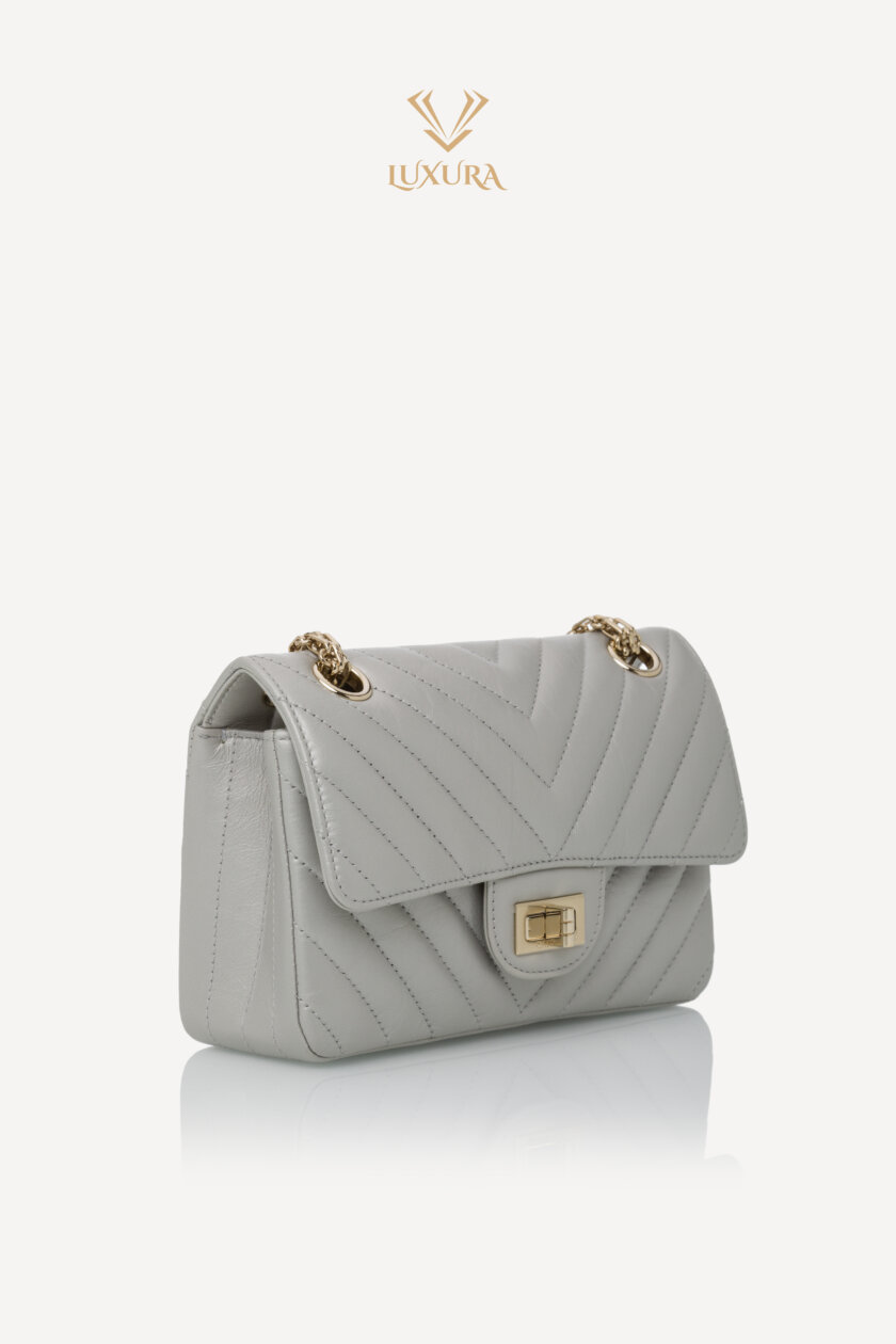 <span style="font-size: 10px; color: rgb(101, 101, 101);letter-spacing: .15em;">HARD TO FIND</span><br><strong> CHANEL </strong><br><div style="margin-top:10px;font-size:16px;">2.55 Mini Bag Aged leather gold effect metal Gray</div><br> - Image 3