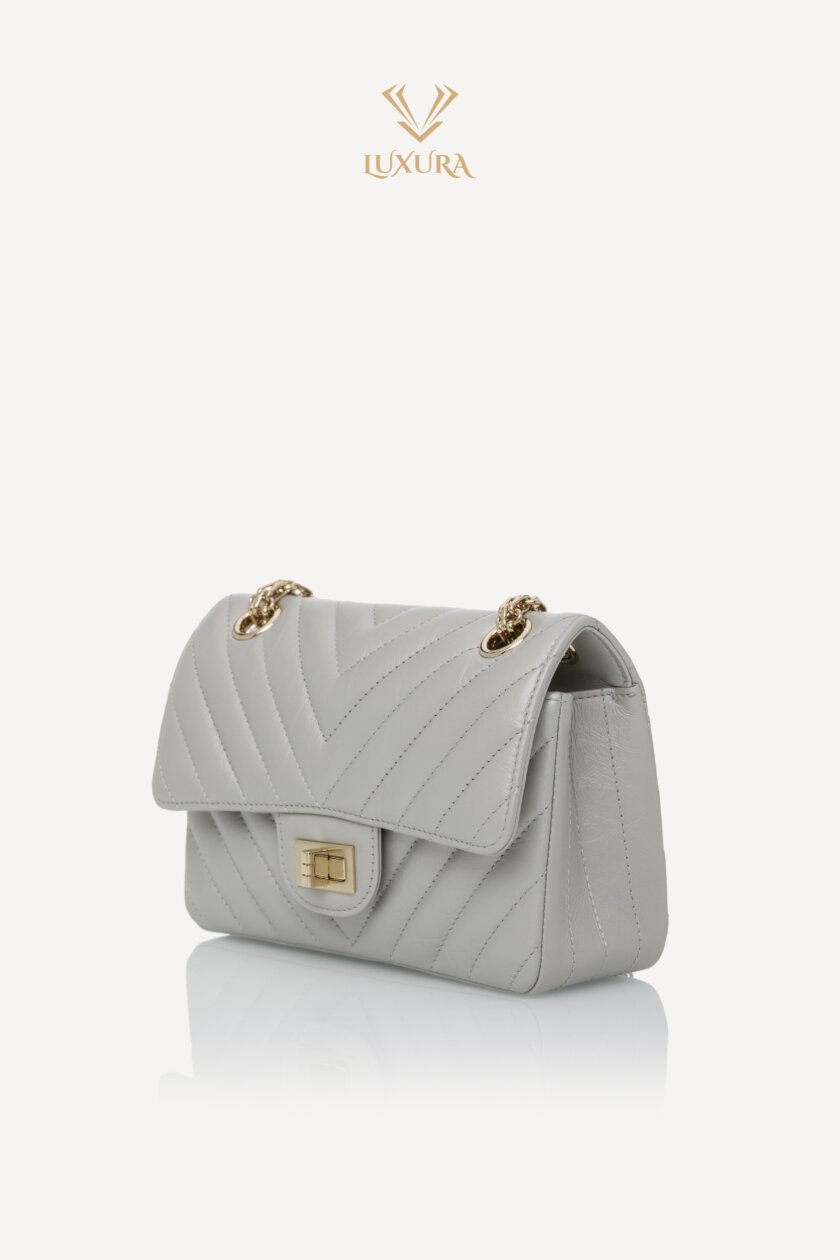 <span style="font-size: 10px; color: rgb(101, 101, 101);letter-spacing: .15em;">HARD TO FIND</span><br><strong> CHANEL </strong><br><div style="margin-top:10px;font-size:16px;">2.55 Mini Bag Aged leather gold effect metal Gray</div><br> - Image 9