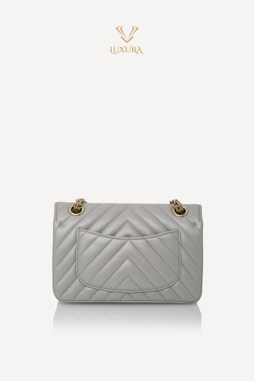 <span style="font-size: 10px; color: rgb(101, 101, 101);letter-spacing: .15em;">HARD TO FIND</span><br><strong> CHANEL </strong><br><div style="margin-top:10px;font-size:16px;">2.55 Mini Bag Aged leather gold effect metal Gray</div><br> - Image 6