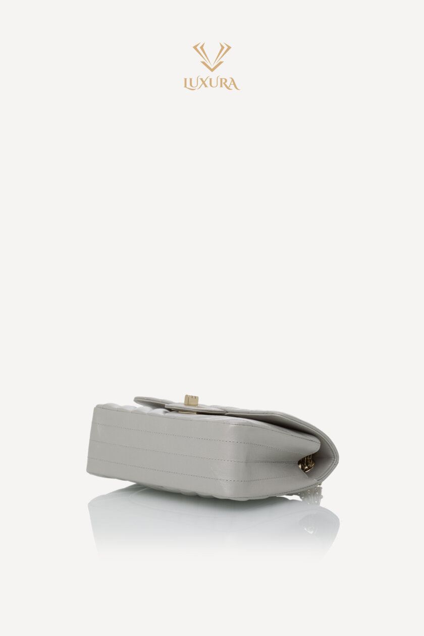 <span style="font-size: 10px; color: rgb(101, 101, 101);letter-spacing: .15em;">HARD TO FIND</span><br><strong> CHANEL </strong><br><div style="margin-top:10px;font-size:16px;">2.55 Mini Bag Aged leather gold effect metal Gray</div><br> - Image 22