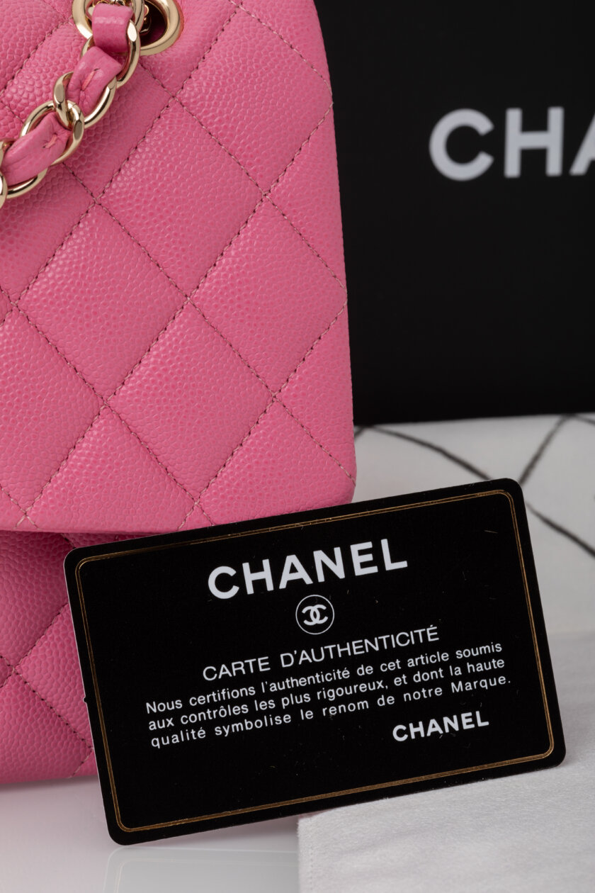 <span style="font-size: 10px; color: rgb(101, 101, 101);letter-spacing: .15em;">HARD TO FIND</span><br><strong> CHANEL </strong><br><div style="margin-top:10px;font-size:16px;">Classic Medium Double Flap Bag in Pink Caviar Calfskin with Gold Tone Hardware</div><br> - Image 20