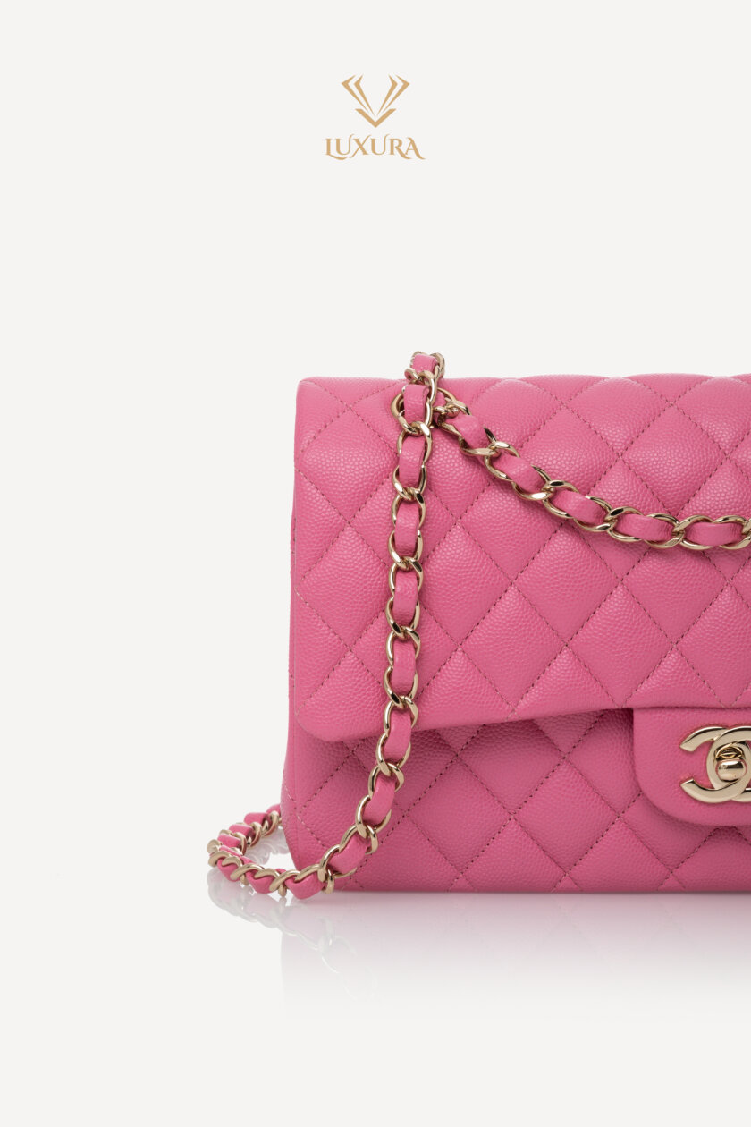 <span style="font-size: 10px; color: rgb(101, 101, 101);letter-spacing: .15em;">HARD TO FIND</span><br><strong> CHANEL </strong><br><div style="margin-top:10px;font-size:16px;">Classic Medium Double Flap Bag in Pink Caviar Calfskin with Gold Tone Hardware</div><br> - Image 10