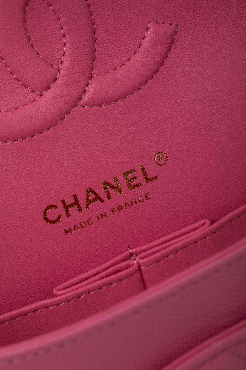 <span style="font-size: 10px; color: rgb(101, 101, 101);letter-spacing: .15em;">HARD TO FIND</span><br><strong> CHANEL </strong><br><div style="margin-top:10px;font-size:16px;">Classic Medium Double Flap Bag in Pink Caviar Calfskin with Gold Tone Hardware</div><br> - Image 16
