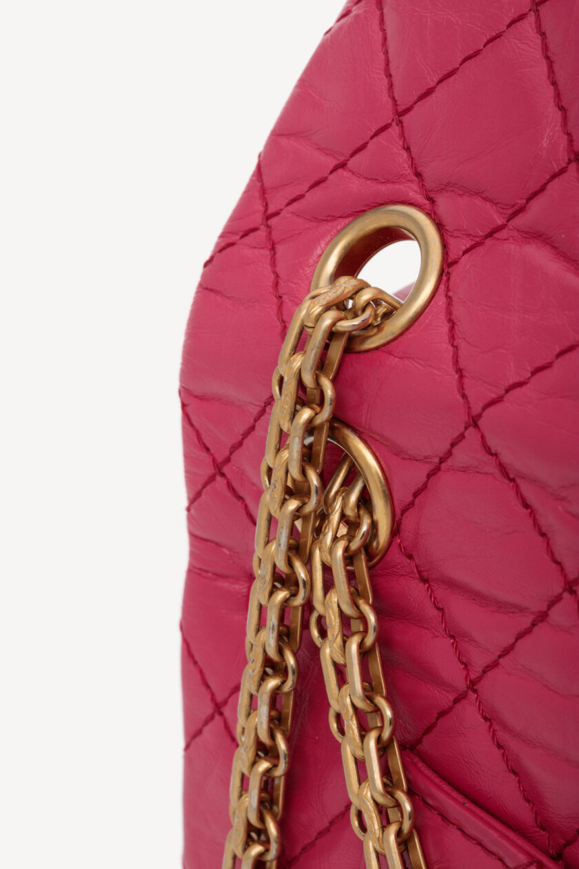 <span style="font-size: 10px; color: rgb(101, 101, 101);letter-spacing: .15em;">BEST DEAL</span><br><strong> CHANEL </strong><br><div style="margin-top:10px;font-size:16px;">2.55 Bag Aged leather gold effect metal Raspberry Pink</div><br> - Image 15