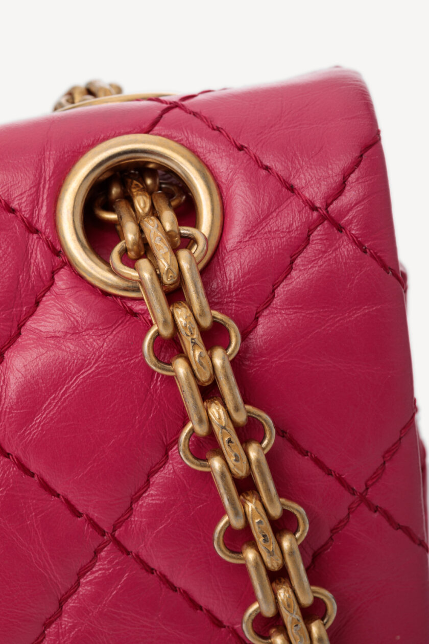 <span style="font-size: 10px; color: rgb(101, 101, 101);letter-spacing: .15em;">BEST DEAL</span><br><strong> CHANEL </strong><br><div style="margin-top:10px;font-size:16px;">2.55 Bag Aged leather gold effect metal Raspberry Pink</div><br> - Image 13