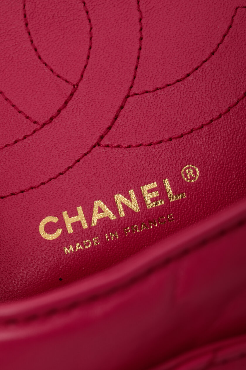 <span style="font-size: 10px; color: rgb(101, 101, 101);letter-spacing: .15em;">BEST DEAL</span><br><strong> CHANEL </strong><br><div style="margin-top:10px;font-size:16px;">2.55 Bag Aged leather gold effect metal Raspberry Pink</div><br> - Image 19