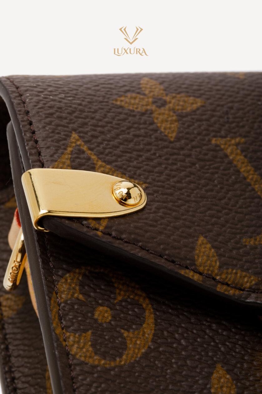 <span style="font-size: 10px; color: rgb(101, 101, 101);letter-spacing: .15em;">HARD TO FIND</span><br><strong> LOUIS VUITTON </strong><br><div style="margin-top:10px;font-size:16px;">Monogram Phone Pouch Metis Monogram Canvas M13572</div><br> - Image 13