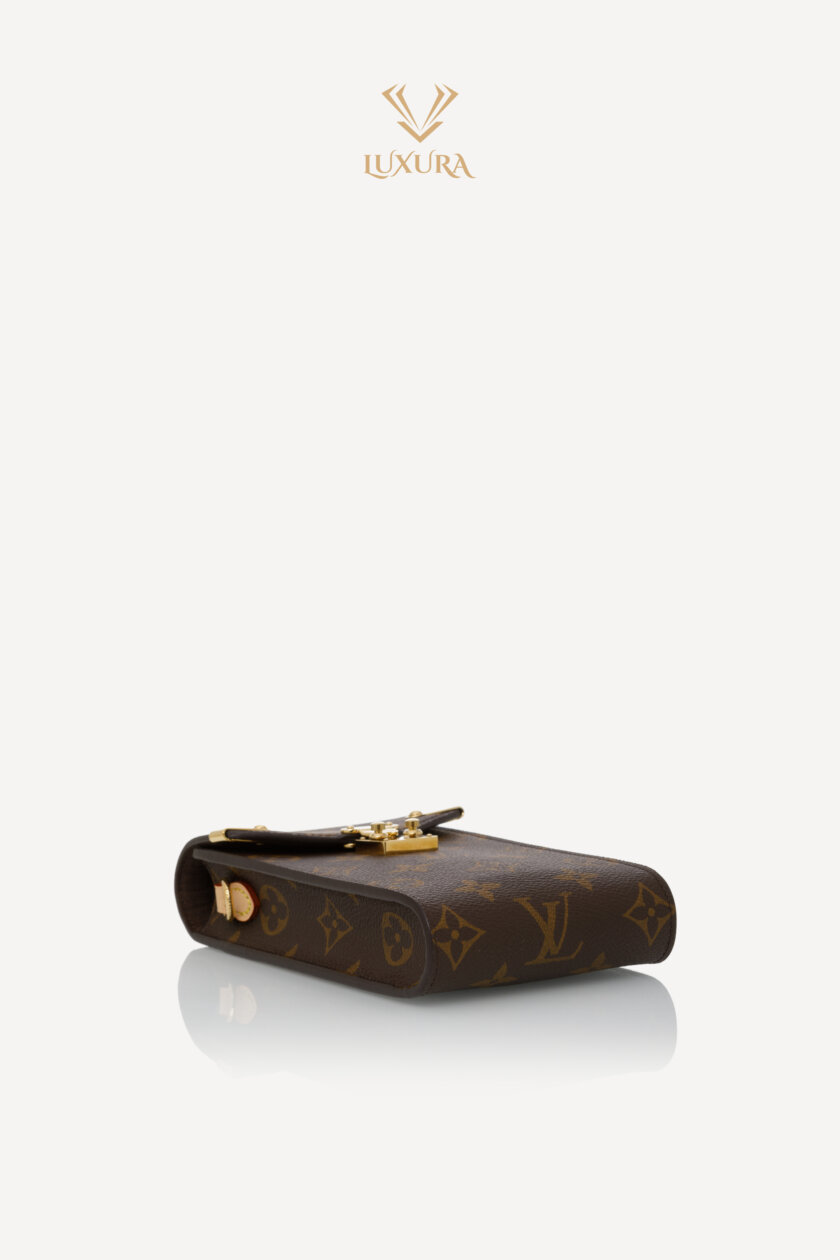 <span style="font-size: 10px; color: rgb(101, 101, 101);letter-spacing: .15em;">HARD TO FIND</span><br><strong> LOUIS VUITTON </strong><br><div style="margin-top:10px;font-size:16px;">Monogram Phone Pouch Metis Monogram Canvas M13572</div><br> - Image 18