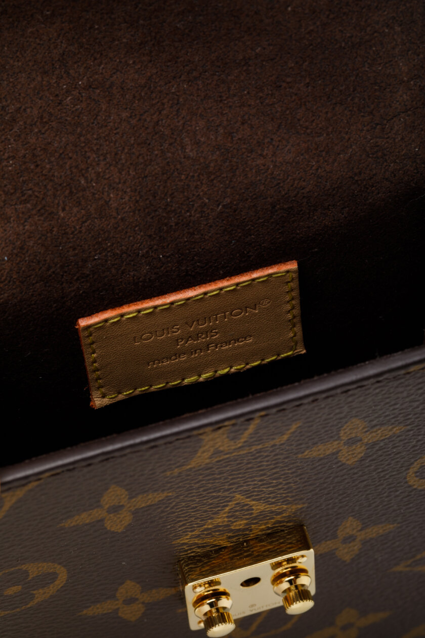 <span style="font-size: 10px; color: rgb(101, 101, 101);letter-spacing: .15em;">HARD TO FIND</span><br><strong> LOUIS VUITTON </strong><br><div style="margin-top:10px;font-size:16px;">Monogram Phone Pouch Metis Monogram Canvas M13572</div><br> - Image 16