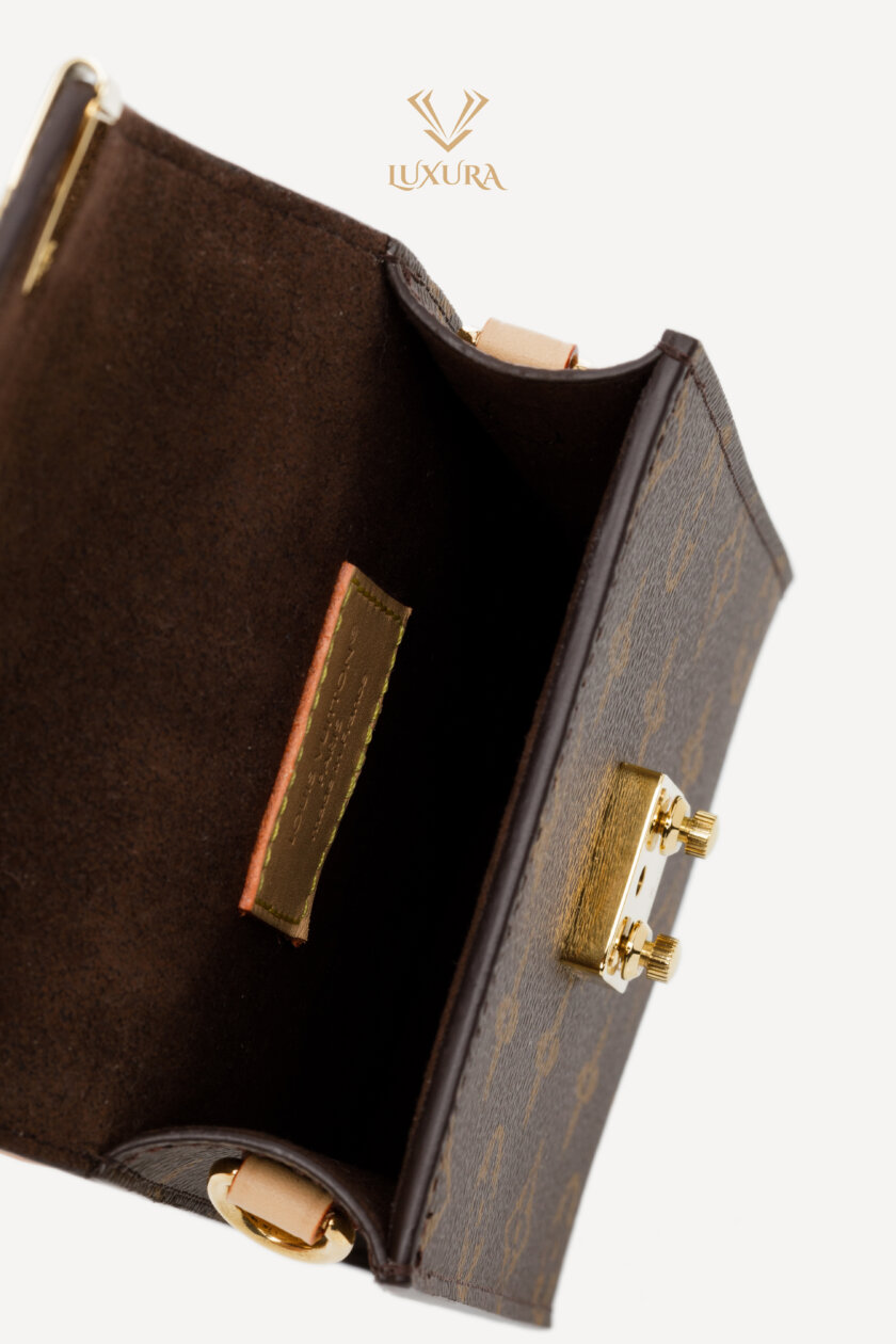 <span style="font-size: 10px; color: rgb(101, 101, 101);letter-spacing: .15em;">HARD TO FIND</span><br><strong> LOUIS VUITTON </strong><br><div style="margin-top:10px;font-size:16px;">Monogram Phone Pouch Metis Monogram Canvas M13572</div><br> - Image 10
