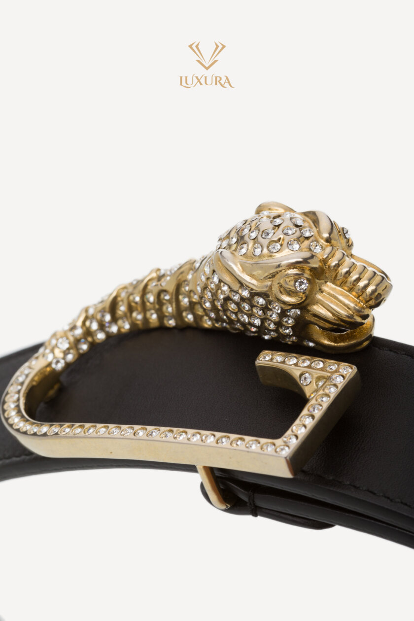<span style="font-size: 10px; color: rgb(101, 101, 101);letter-spacing: .15em;">HARD TO FIND</span><br><strong> GUCCI </strong><br><div style="margin-top:10px; font-size:16px;">Moon Calfskin Crystal Tiger Head G Buckle 35mm Belt 70 Black</div><br> - Image 5