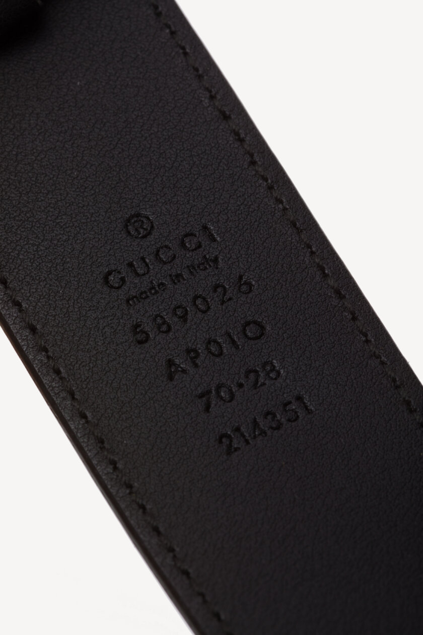 <span style="font-size: 10px; color: rgb(101, 101, 101);letter-spacing: .15em;">HARD TO FIND</span><br><strong> GUCCI </strong><br><div style="margin-top:10px; font-size:16px;">Moon Calfskin Crystal Tiger Head G Buckle 35mm Belt 70 Black</div><br> - Image 10