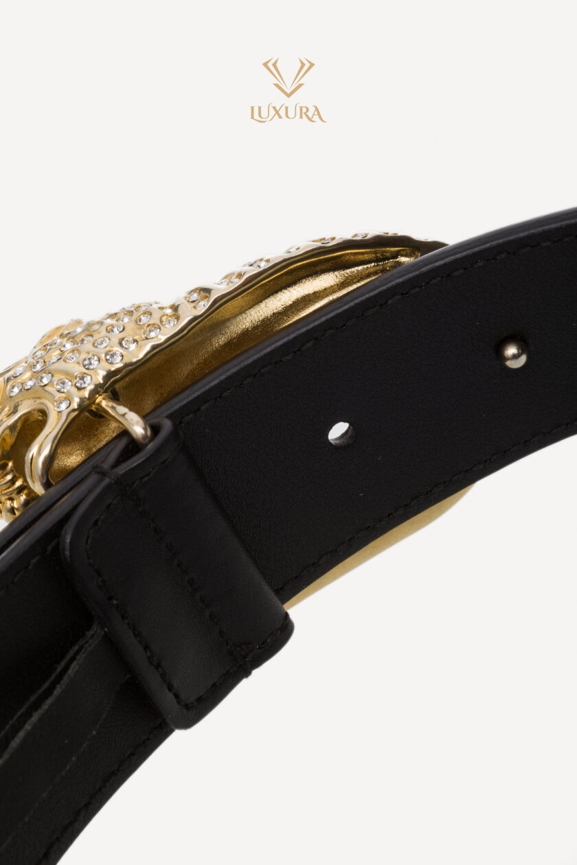 <span style="font-size: 10px; color: rgb(101, 101, 101);letter-spacing: .15em;">HARD TO FIND</span><br><strong> GUCCI </strong><br><div style="margin-top:10px; font-size:16px;">Moon Calfskin Crystal Tiger Head G Buckle 35mm Belt 70 Black</div><br> - Image 9