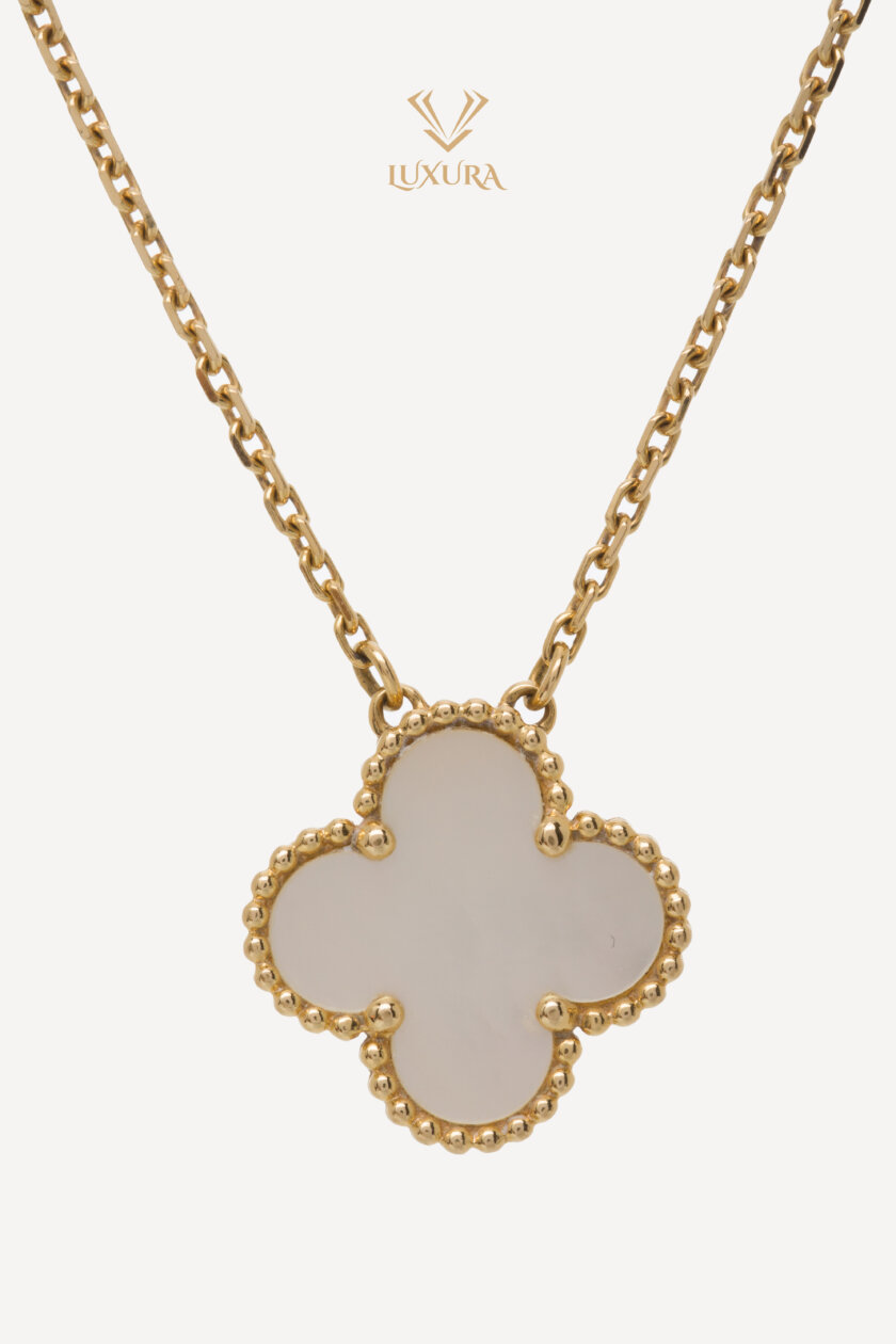 <span style="font-size: 10px; color: rgb(101, 101, 101);letter-spacing: .15em;">HARD TO FIND</span><br><strong> VAN CLEEF & ARPELS </strong><br><div style="margin-top:10px; font-size:16px;">Vintage Alhambra Pendant Yellow Gold Mother of Pearl</div><br> - Image 7