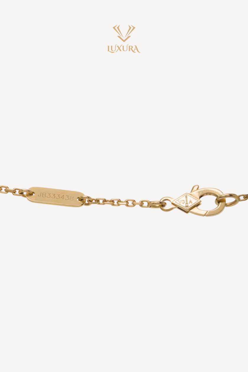 <span style="font-size: 10px; color: rgb(101, 101, 101);letter-spacing: .15em;">HARD TO FIND</span><br><strong> VAN CLEEF & ARPELS </strong><br><div style="margin-top:10px; font-size:16px;">Vintage Alhambra Pendant Yellow Gold Mother of Pearl</div><br> - Image 8