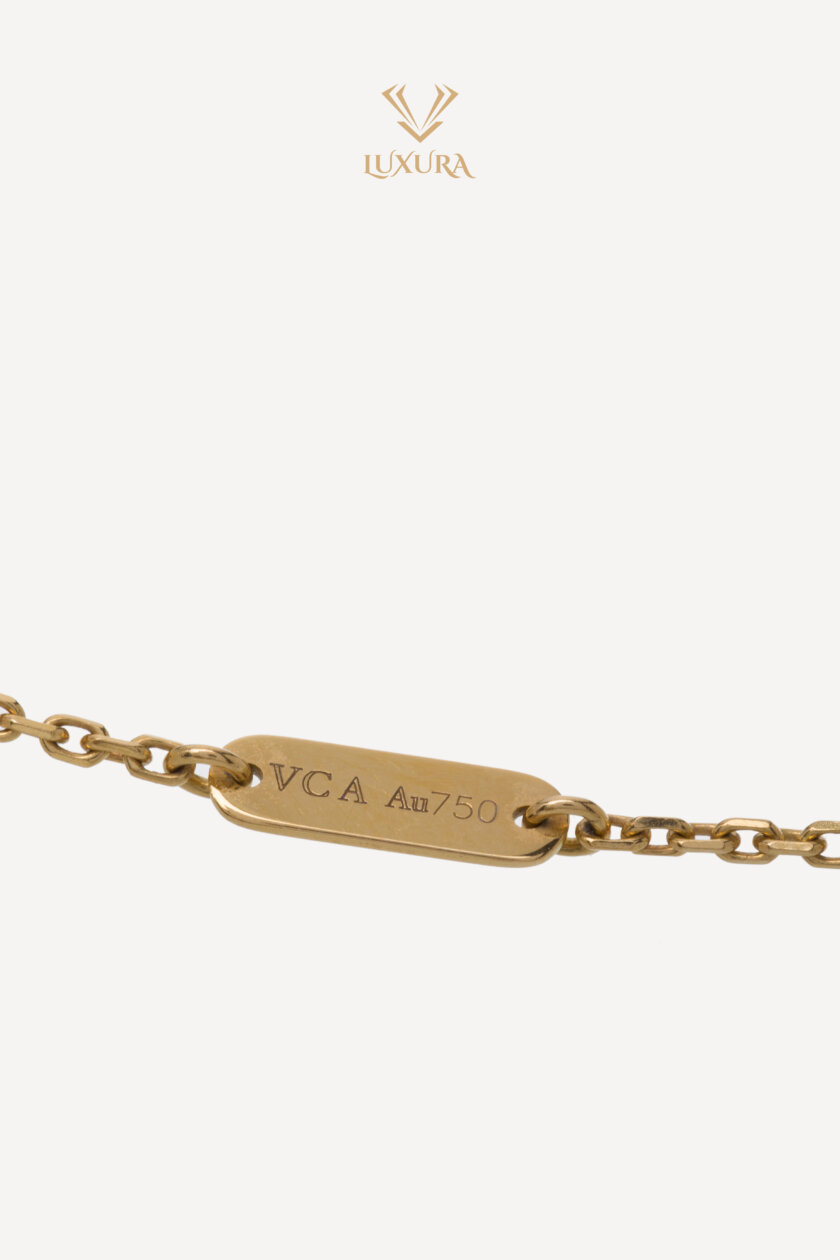 <span style="font-size: 10px; color: rgb(101, 101, 101);letter-spacing: .15em;">HARD TO FIND</span><br><strong> VAN CLEEF & ARPELS </strong><br><div style="margin-top:10px; font-size:16px;">Vintage Alhambra Pendant Yellow Gold Mother of Pearl</div><br> - Image 9