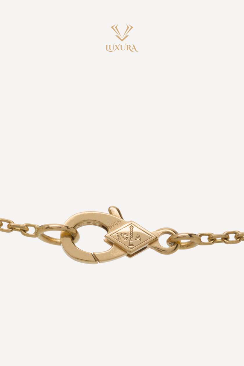 <span style="font-size: 10px; color: rgb(101, 101, 101);letter-spacing: .15em;">HARD TO FIND</span><br><strong> VAN CLEEF & ARPELS </strong><br><div style="margin-top:10px; font-size:16px;">Vintage Alhambra Pendant Yellow Gold Mother of Pearl</div><br> - Image 10