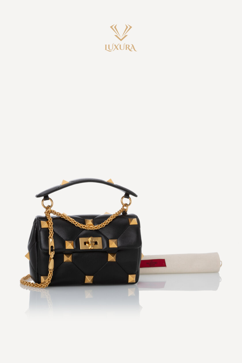 <span style="font-size: 10px; color: rgb(101, 101, 101);letter-spacing: .15em;">BEST DEAL</span><br><strong> VALENTINO </strong><br><div style="margin-top:10px; font-size:16px;">Nappa Small Roman Stud Shoulder Bag Black </div><br> - Image 2