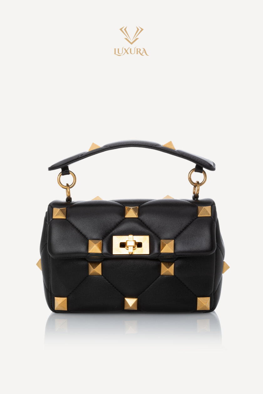 <span style="font-size: 10px; color: rgb(101, 101, 101);letter-spacing: .15em;">BEST DEAL</span><br><strong> VALENTINO </strong><br><div style="margin-top:10px; font-size:16px;">Nappa Small Roman Stud Shoulder Bag Black </div><br> - Image 5