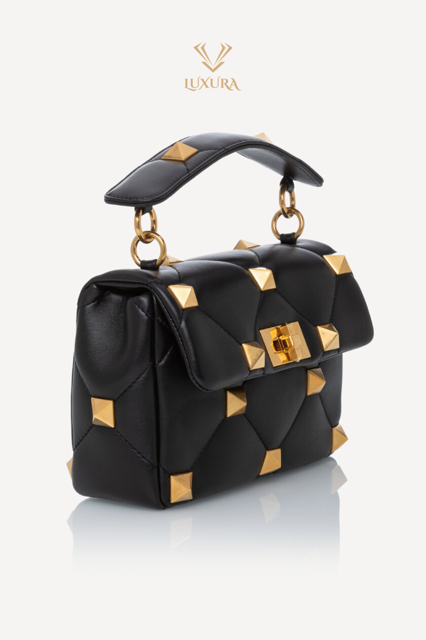 <span style="font-size: 10px; color: rgb(101, 101, 101);letter-spacing: .15em;">BEST DEAL</span><br><strong> VALENTINO </strong><br><div style="margin-top:10px; font-size:16px;">Nappa Small Roman Stud Shoulder Bag Black </div><br> - Image 3