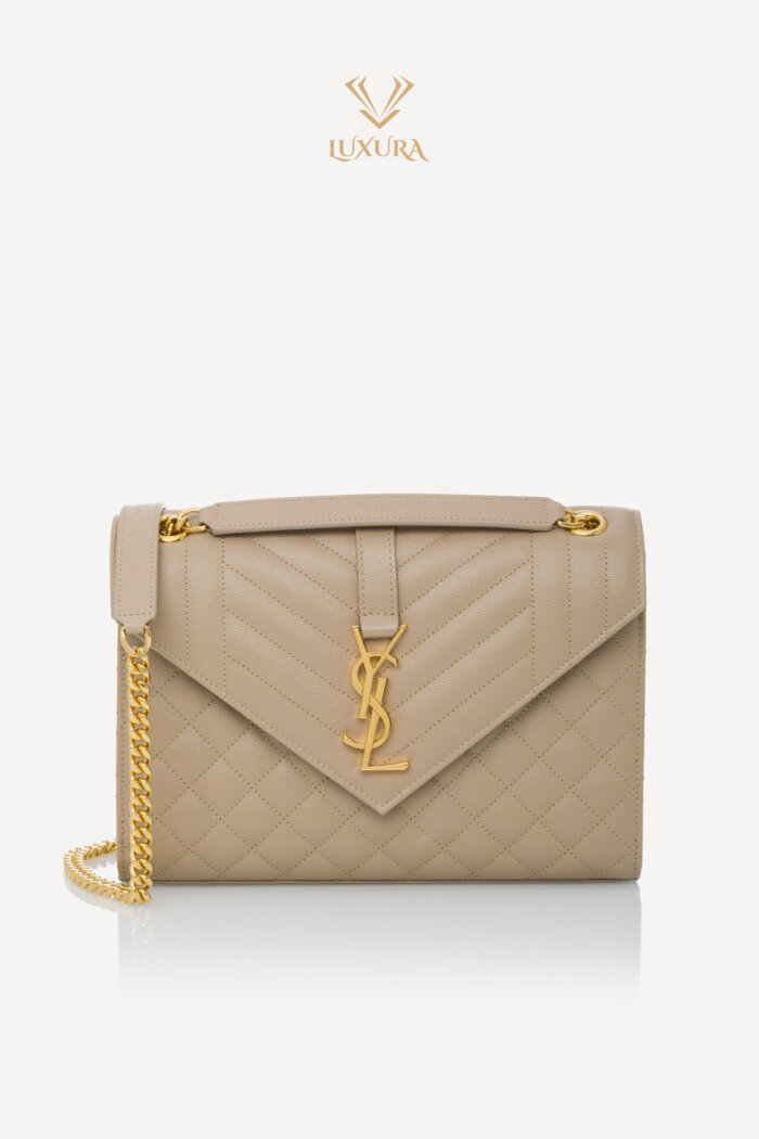 <span style="font-size: 10px; color: rgb(101, 101, 101);letter-spacing: .15em;">HARD TO FIND</span><br><strong> SAINT LAURENT </strong><br><div style="margin-top:10px; font-size:16px;">Envelope Medium in Quilted Grain de Poudre Embossed Leather Dark Beige</div><br>