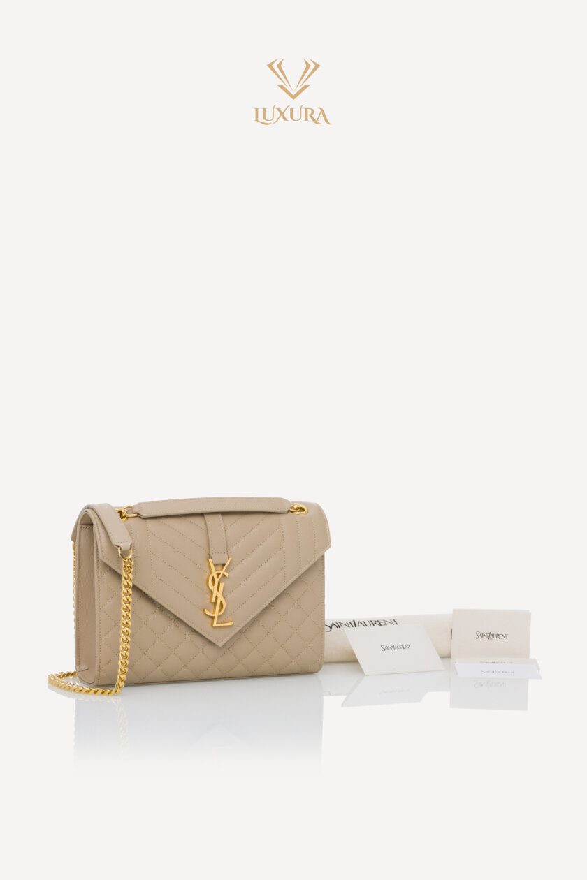<span style="font-size: 10px; color: rgb(101, 101, 101);letter-spacing: .15em;">HARD TO FIND</span><br><strong> SAINT LAURENT </strong><br><div style="margin-top:10px; font-size:16px;">Envelope Medium in Quilted Grain de Poudre Embossed Leather Dark Beige</div><br> - Image 2