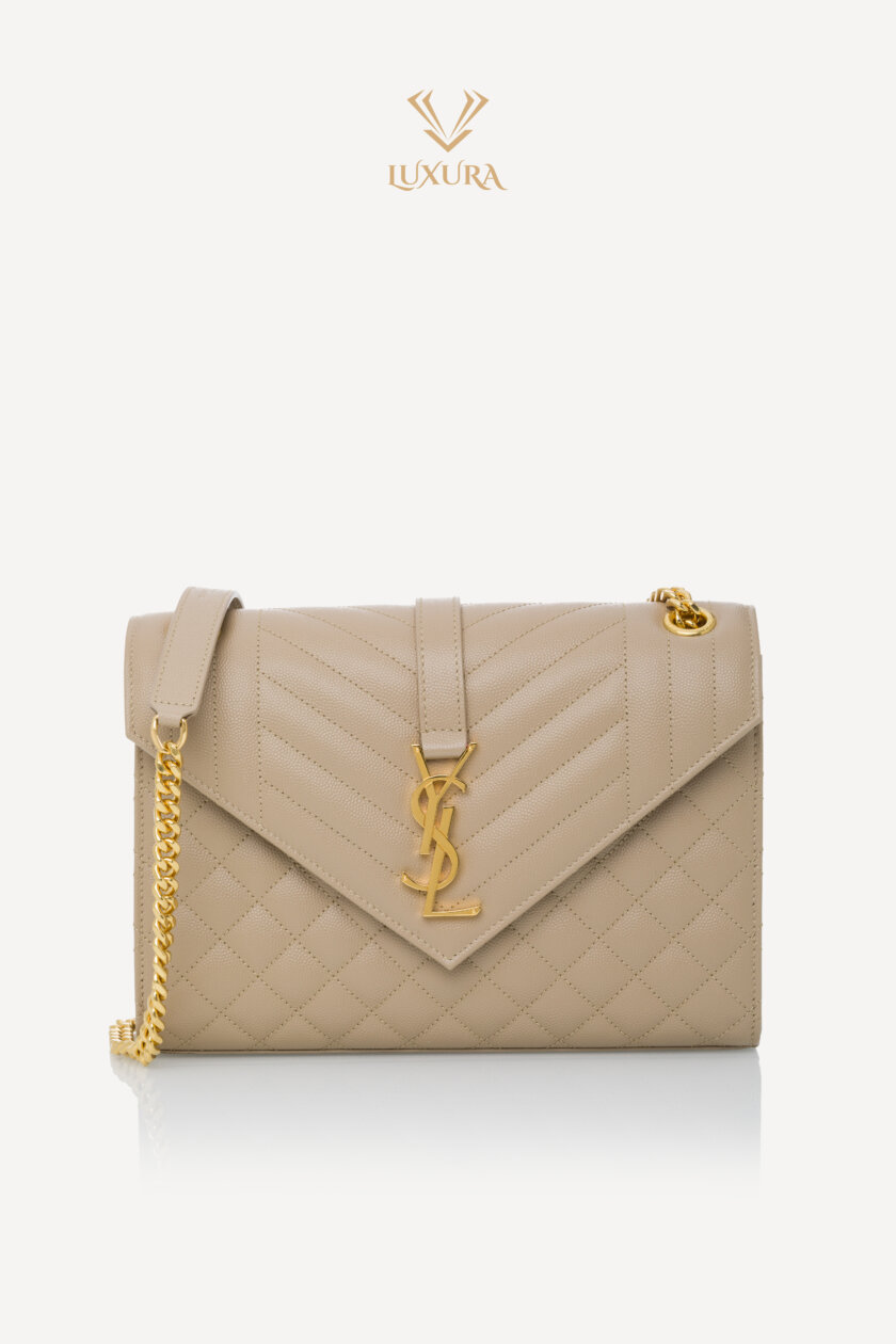 <span style="font-size: 10px; color: rgb(101, 101, 101);letter-spacing: .15em;">HARD TO FIND</span><br><strong> SAINT LAURENT </strong><br><div style="margin-top:10px; font-size:16px;">Envelope Medium in Quilted Grain de Poudre Embossed Leather Dark Beige</div><br> - Image 7
