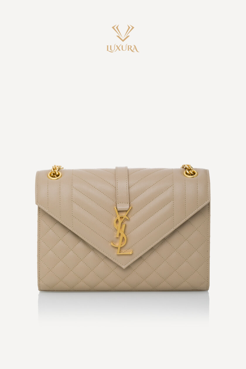 <span style="font-size: 10px; color: rgb(101, 101, 101);letter-spacing: .15em;">HARD TO FIND</span><br><strong> SAINT LAURENT </strong><br><div style="margin-top:10px; font-size:16px;">Envelope Medium in Quilted Grain de Poudre Embossed Leather Dark Beige</div><br> - Image 6