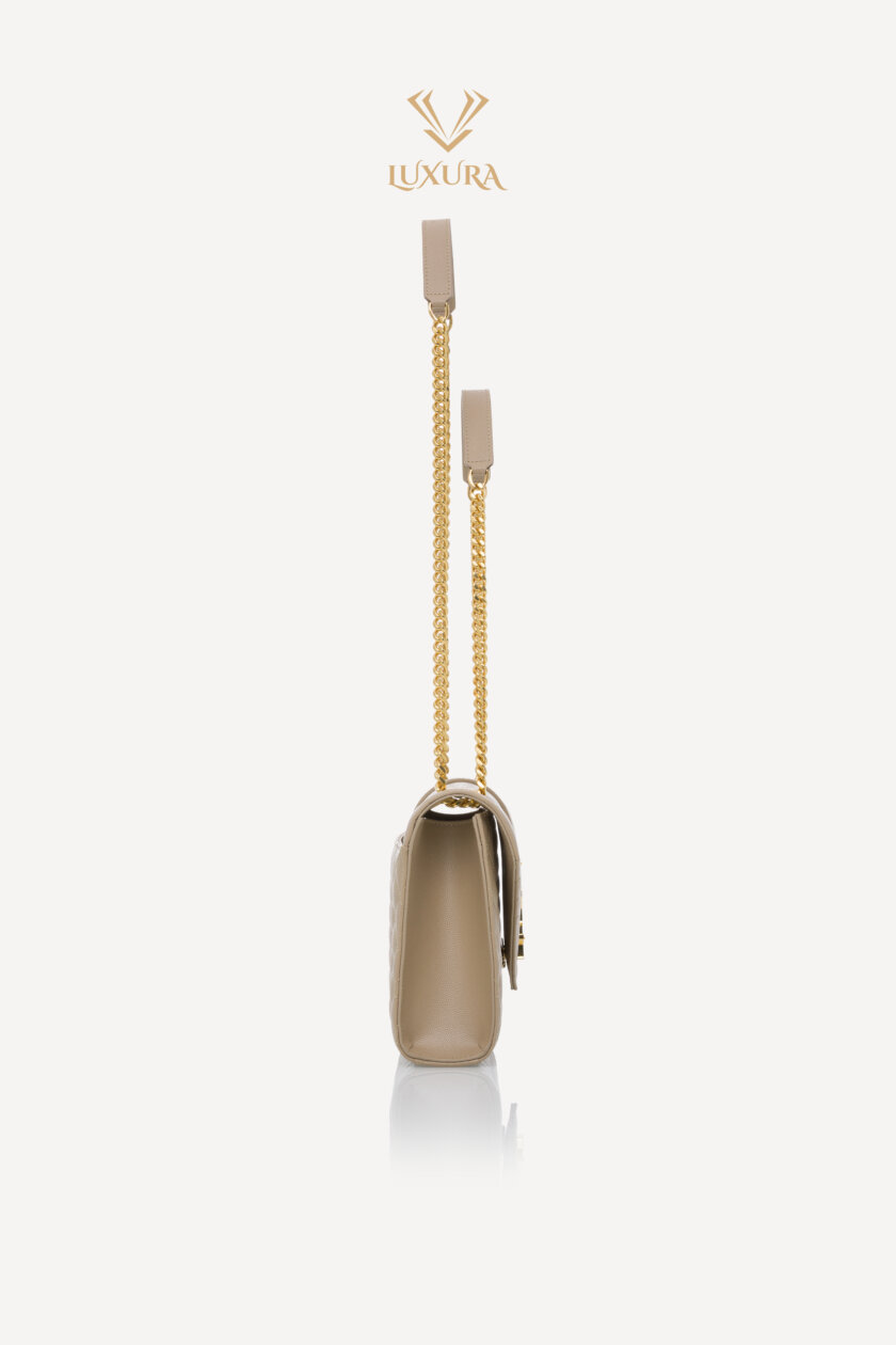 <span style="font-size: 10px; color: rgb(101, 101, 101);letter-spacing: .15em;">HARD TO FIND</span><br><strong> SAINT LAURENT </strong><br><div style="margin-top:10px; font-size:16px;">Envelope Medium in Quilted Grain de Poudre Embossed Leather Dark Beige</div><br> - Image 20
