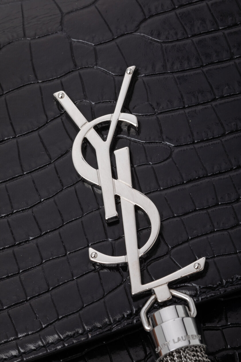 <span style="font-size: 10px; color: rgb(101, 101, 101);letter-spacing: .15em;">BEST DEAL</span><br><strong> SAINT LAURENT </strong><br><div style="margin-top:10px; font-size:16px;">Crocodile Embossed Medium Classic Monogram Kate Tassel Satchel Black</div><br> - Image 12