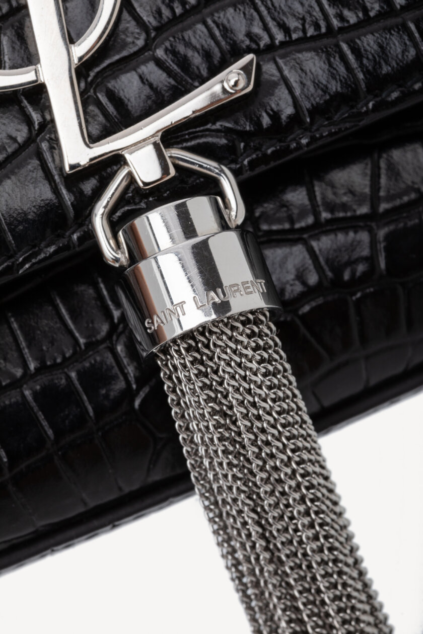 <span style="font-size: 10px; color: rgb(101, 101, 101);letter-spacing: .15em;">BEST DEAL</span><br><strong> SAINT LAURENT </strong><br><div style="margin-top:10px; font-size:16px;">Crocodile Embossed Medium Classic Monogram Kate Tassel Satchel Black</div><br> - Image 13