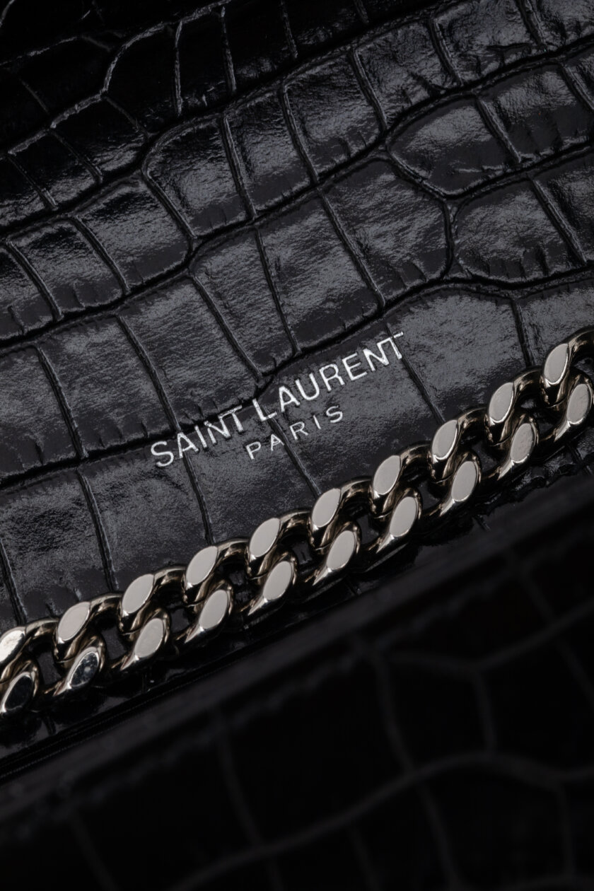 <span style="font-size: 10px; color: rgb(101, 101, 101);letter-spacing: .15em;">BEST DEAL</span><br><strong> SAINT LAURENT </strong><br><div style="margin-top:10px; font-size:16px;">Crocodile Embossed Medium Classic Monogram Kate Tassel Satchel Black</div><br> - Image 19