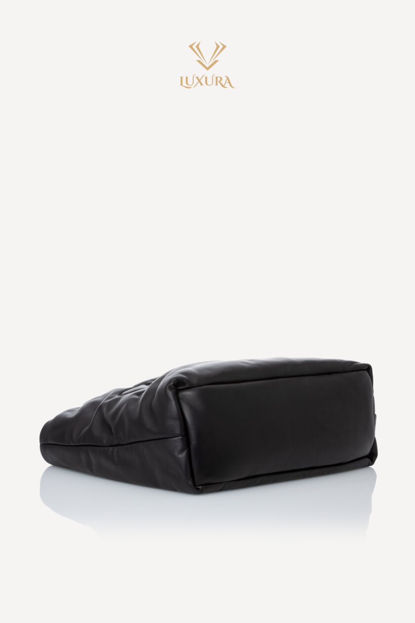 <span style="font-size: 10px; color: rgb(101, 101, 101);letter-spacing: .15em;">BEST DEAL</span><br><strong> SAINT LAURENT </strong><br><div style="margin-top:10px; font-size:16px;">Tote In Nappa Lambskin Black</div><br> - Image 10