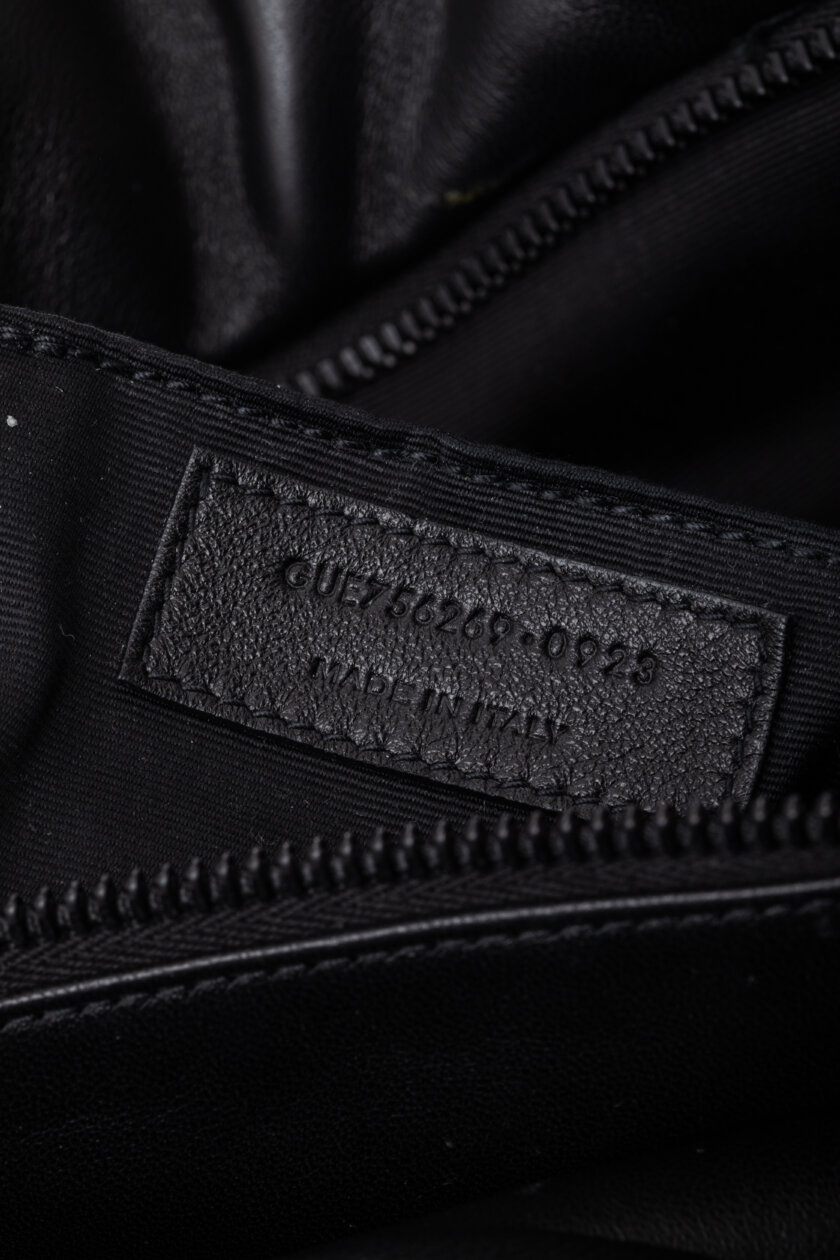 <span style="font-size: 10px; color: rgb(101, 101, 101);letter-spacing: .15em;">BEST DEAL</span><br><strong> SAINT LAURENT </strong><br><div style="margin-top:10px; font-size:16px;">Tote In Nappa Lambskin Black</div><br> - Image 14