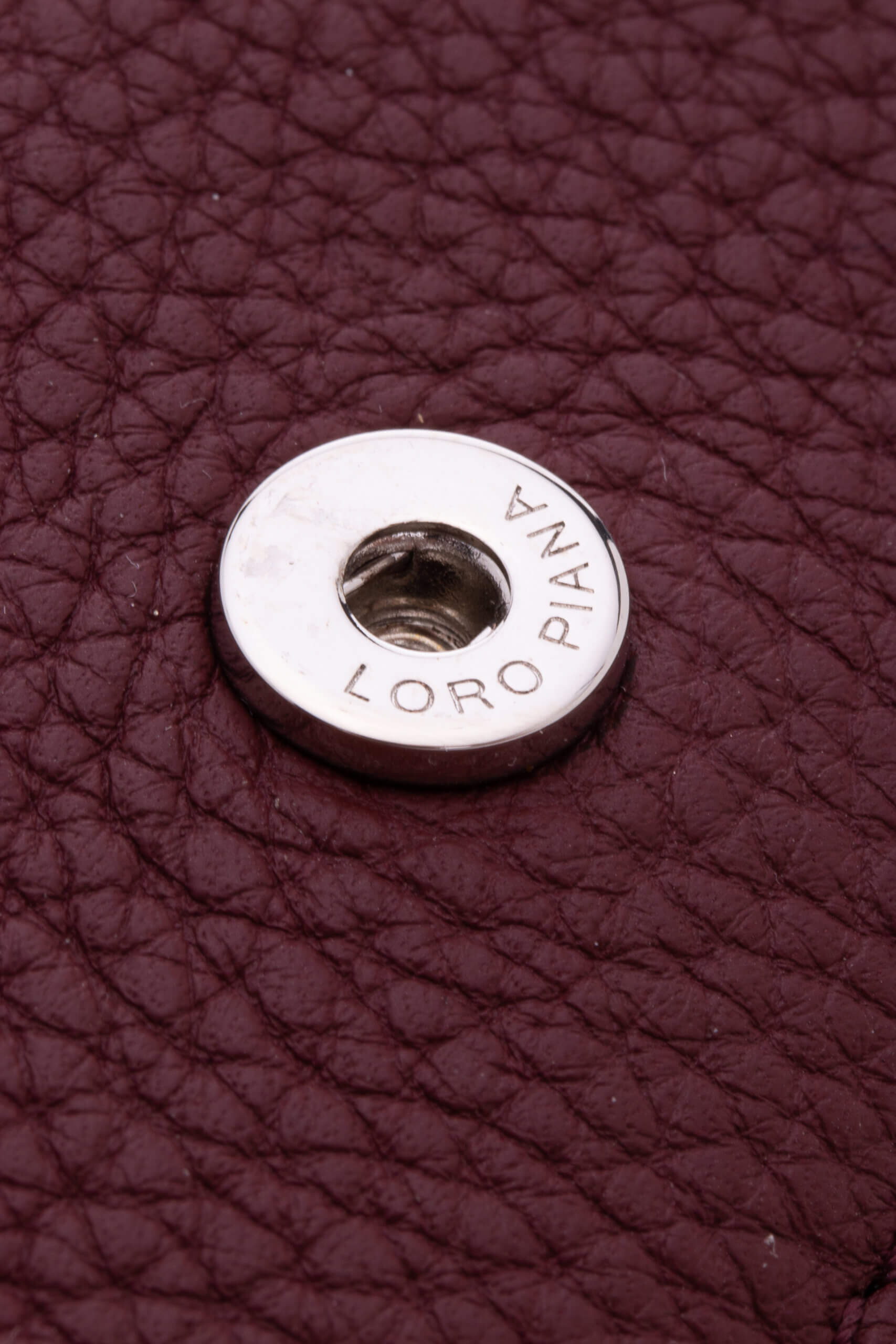 <span style="font-size: 10px; color: rgb(101, 101, 101);letter-spacing: .15em;">HARD TO FIND</span><br><strong> LORO PIANA </strong><br><div style="margin-top:10px; font-size:16px;"> Sesia Leather Crossbody Wallet Burgundy </div><br> - Image 11